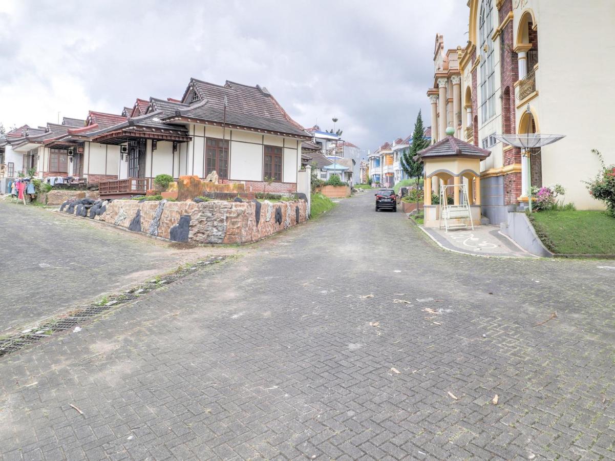 Oyo 2997 Grand Suites Palace 2 Sindanglaya Экстерьер фото